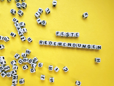 feste Redewendungen und Ausdrücke